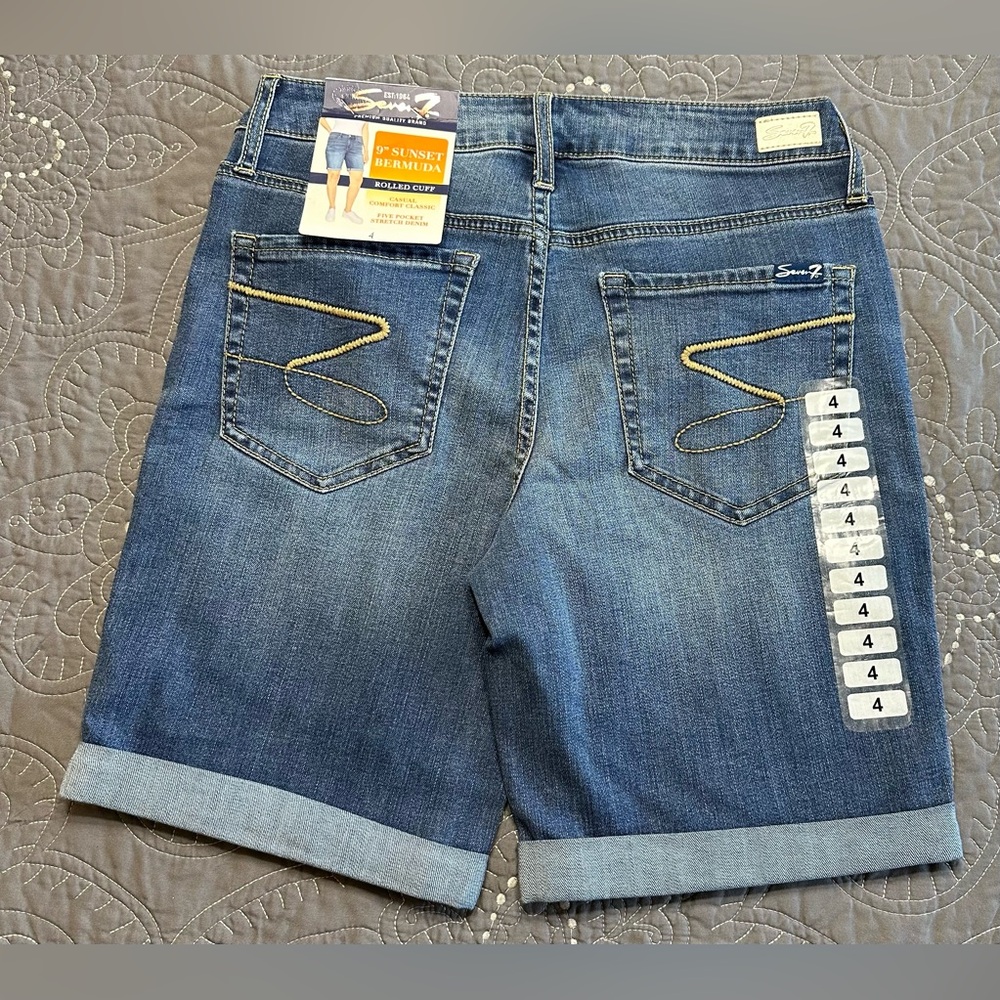 Seven7 Women’s Blue Denim Rolled Cuff Sunset Bermuda Shorts NWT Size 4